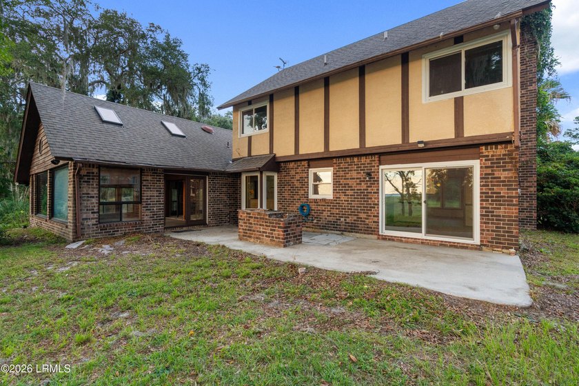A perfect blend of waterfront serenity and everyday comfort - photo 23