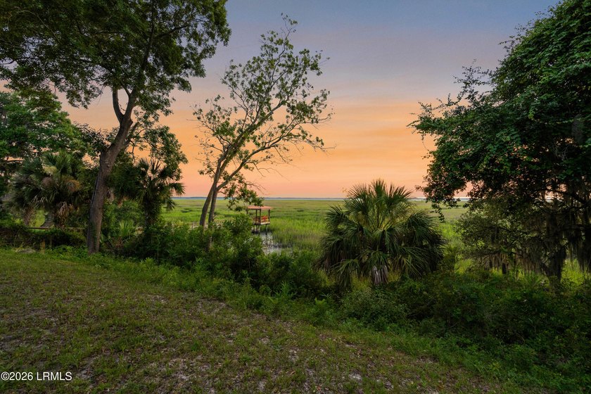 A perfect blend of waterfront serenity and everyday comfort - photo 27