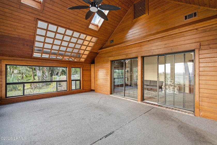 A perfect blend of waterfront serenity and everyday comfort - photo 29