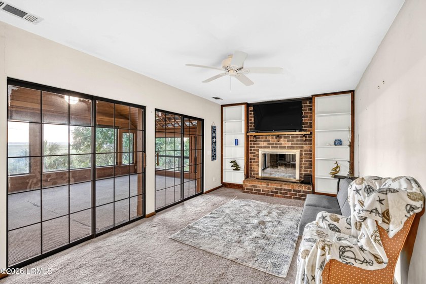 A perfect blend of waterfront serenity and everyday comfort - photo 33