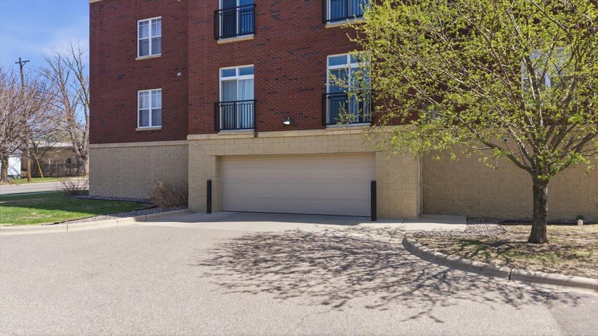 Affordable, modern condo with a bright south-facing exposure - photo 2