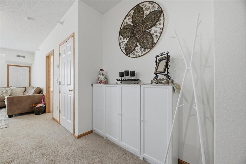 Affordable, modern condo with a bright south-facing exposure - photo 5