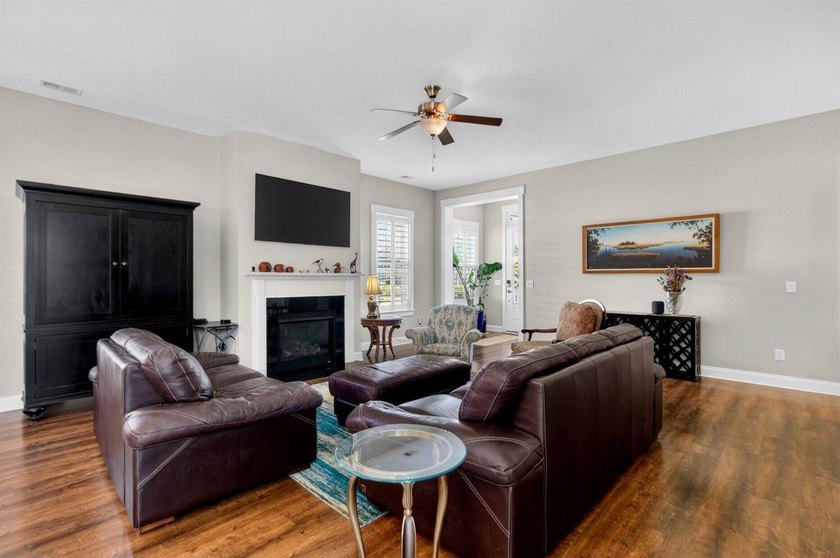 Welcome to this beautifully maintained 4 bedroom, 3.5 bath home - photo 17