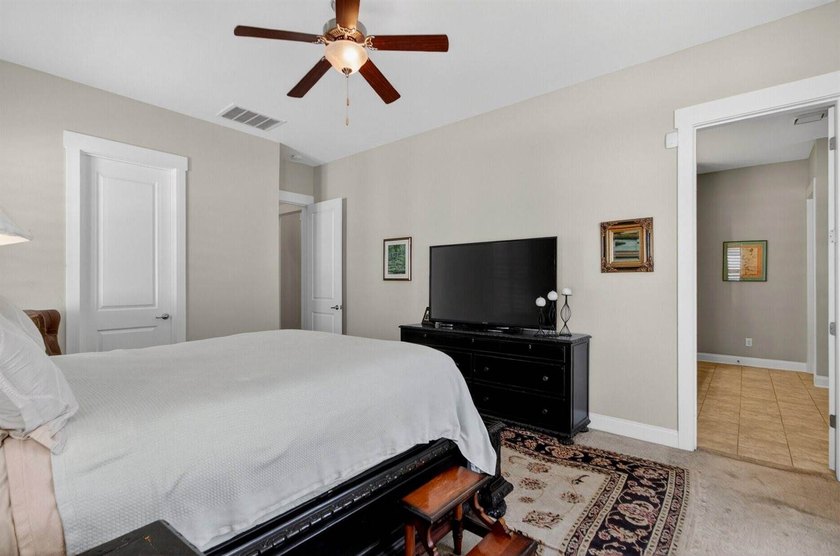 Welcome to this beautifully maintained 4 bedroom, 3.5 bath home - photo 30