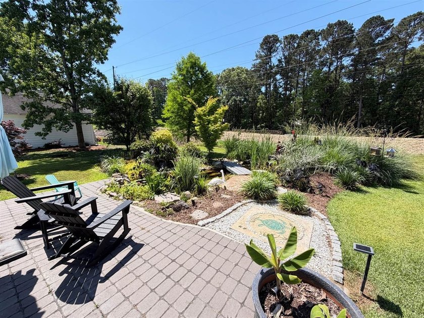 Welcome to this beautifully maintained 4 bedroom, 3.5 bath home - photo 34