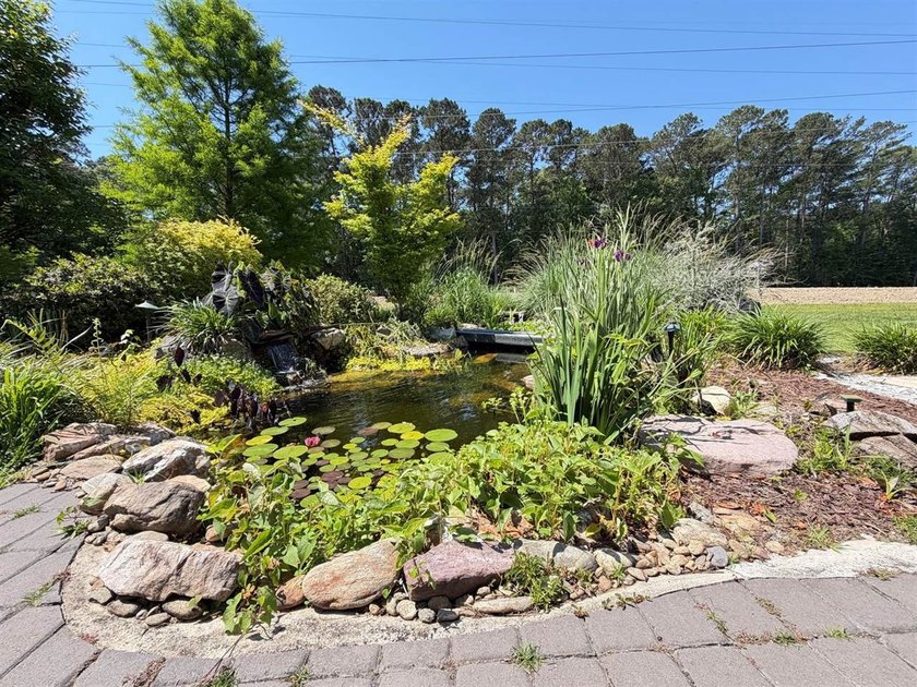 Welcome to this beautifully maintained 4 bedroom, 3.5 bath home - photo 36