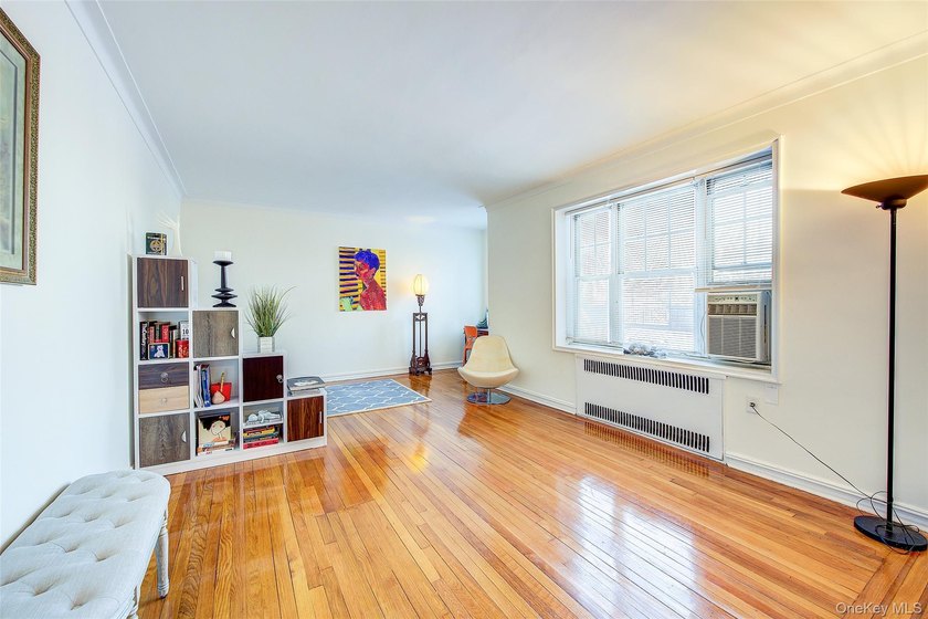 WELCOME TO FOREST HILLS SOUTH. DELUXE STUDIO APARTMENT. Very - photo 6