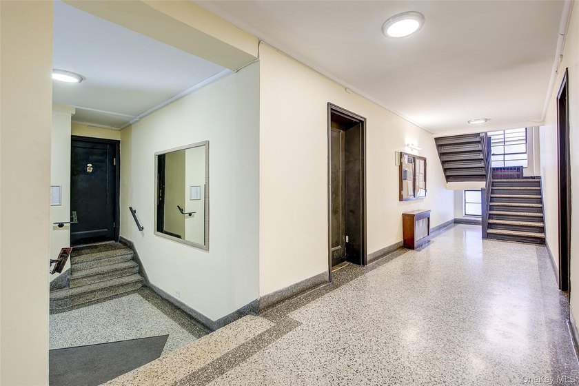 Welcome to River Gardens, Pet friendly building in the heart of - photo 4