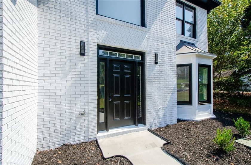 Beautifully Renovated 5 Bedroom 3.5 Bath Brick Front Home In The - photo 5