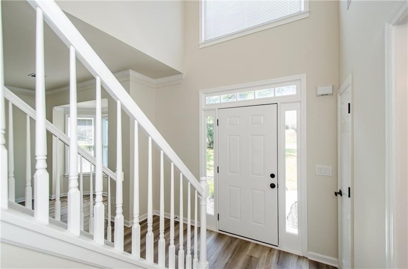 Beautifully Renovated 5 Bedroom 3.5 Bath Brick Front Home In The - photo 6
