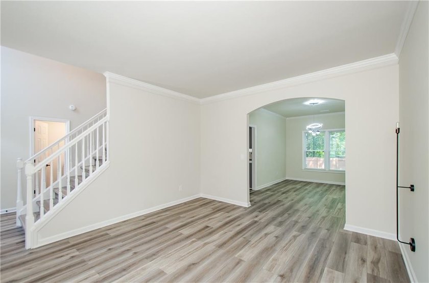 Beautifully Renovated 5 Bedroom 3.5 Bath Brick Front Home In The - photo 9