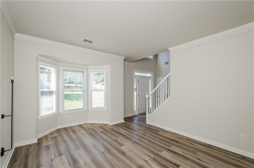 Beautifully Renovated 5 Bedroom 3.5 Bath Brick Front Home In The - photo 10