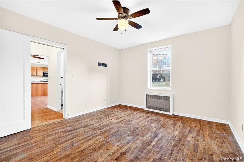 ** CASH OFFERS ONLY ** This SPACIOUS 1 bedroom unit has an - photo 13