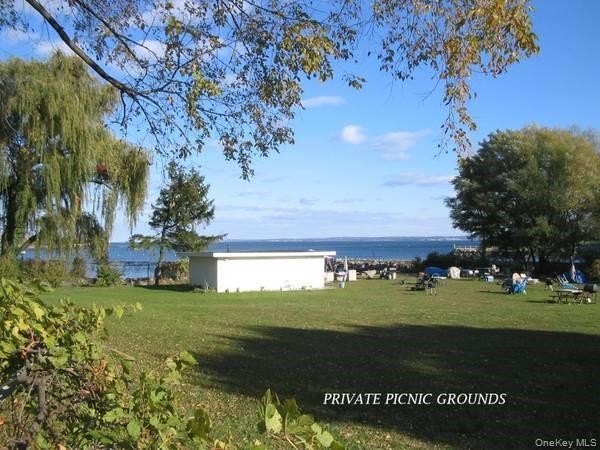 ** CASH OFFERS ONLY ** This SPACIOUS 1 bedroom unit has an - photo 16