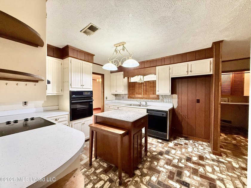 Enjoy peaceful country living on 5.4+/- acres with this spacious - photo 23