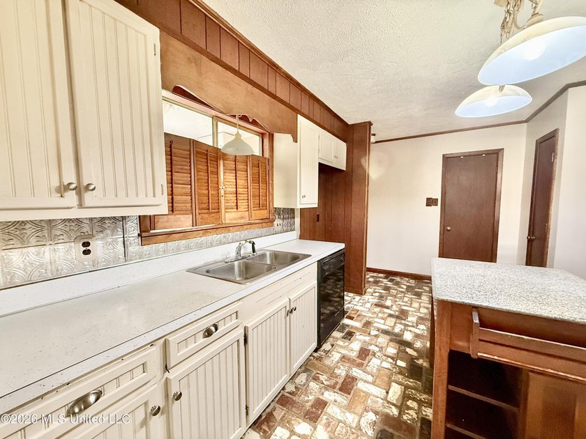 Enjoy peaceful country living on 5.4+/- acres with this spacious - photo 24