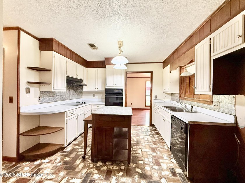 Enjoy peaceful country living on 5.4+/- acres with this spacious - photo 27