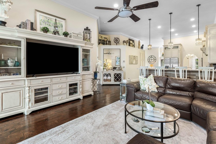 Welcome home to this impeccably maintained 4 bedroom single - photo 16