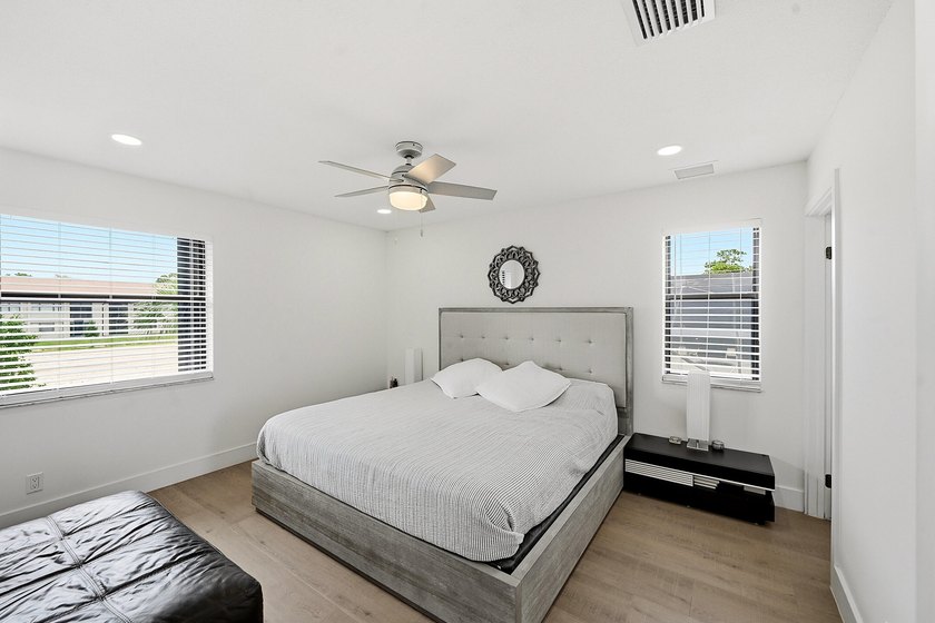 Welcome to this stunning, bright and spacious 2-bedroom - photo 11