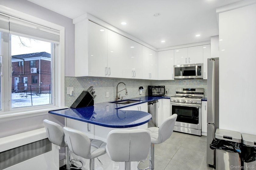 Rare Bayside Offering with Private Basement &amp; Separate Entrance - photo 15