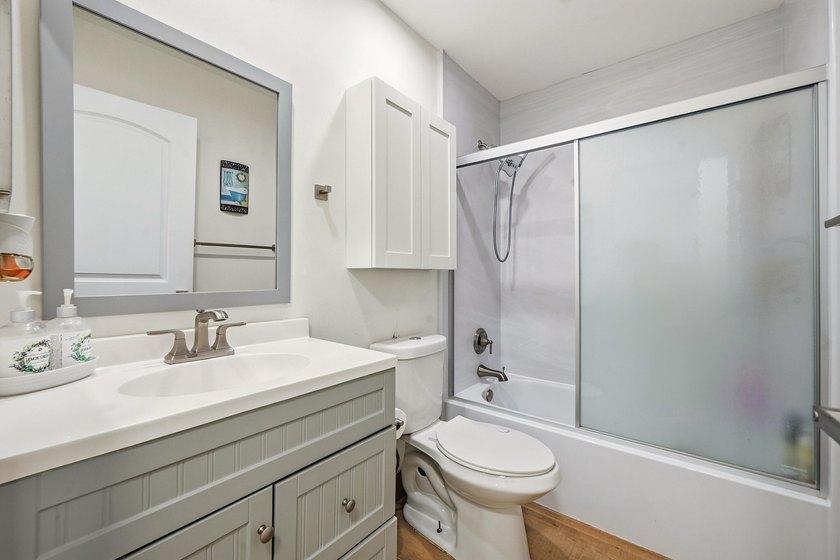 Welcome to this stunning, bright and spacious 2-bedroom - photo 17