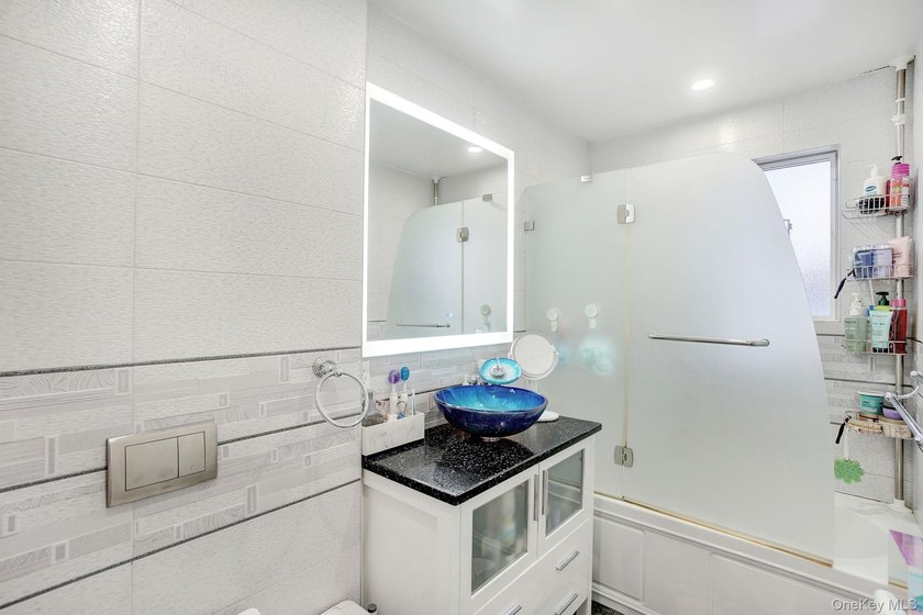 Rare Bayside Offering with Private Basement &amp; Separate Entrance - photo 18