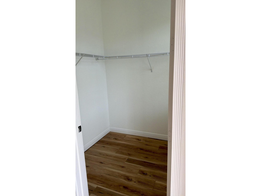 Beautifully maintained 3-bedroom plus loft townhome in Central - photo 19