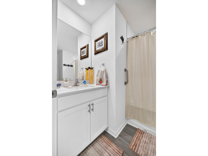 Welcome to comfort, style, and an energy efficient home! This - photo 22