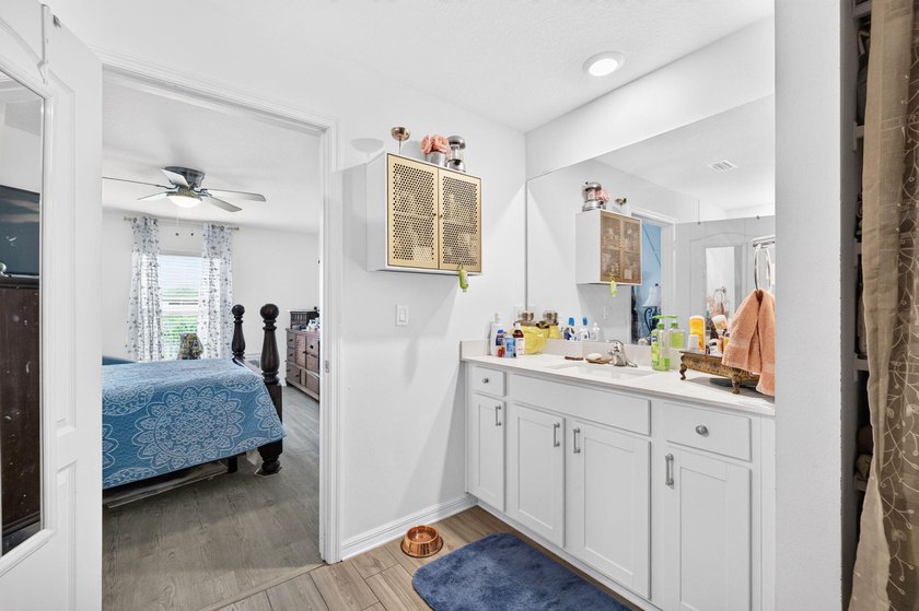 Welcome to comfort, style, and an energy efficient home! This - photo 28