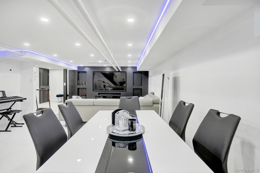 Rare Bayside Offering with Private Basement &amp; Separate Entrance - photo 30