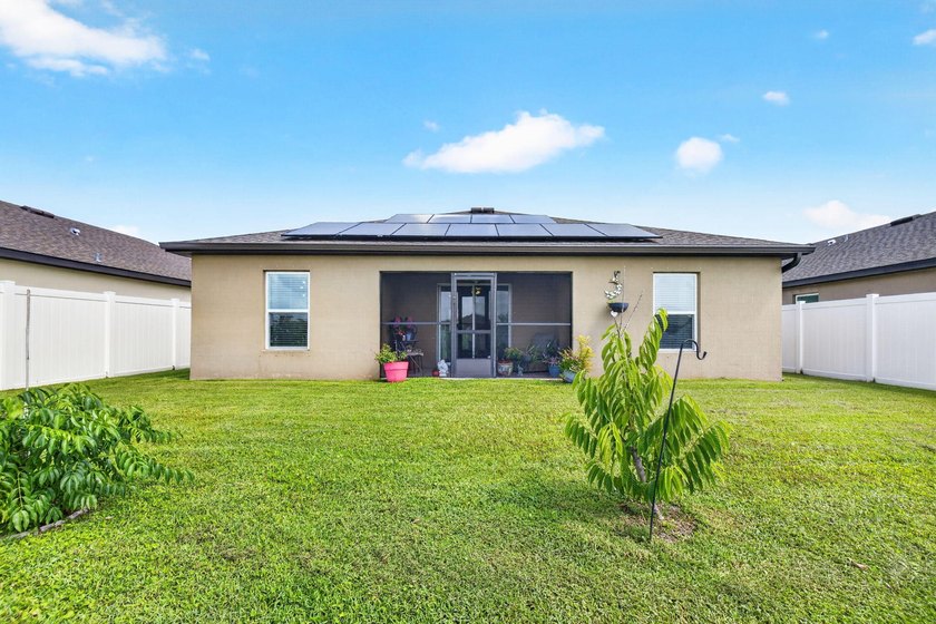 Welcome to comfort, style, and an energy efficient home! This - photo 35