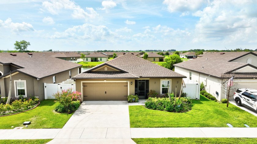 Welcome to comfort, style, and an energy efficient home! This - photo 40