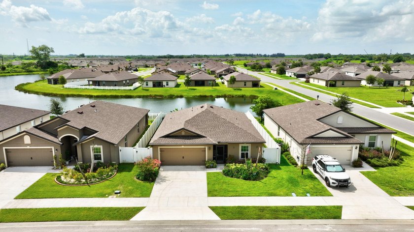 Welcome to comfort, style, and an energy efficient home! This - photo 41