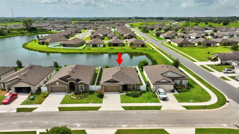 Welcome to comfort, style, and an energy efficient home! This - photo 42