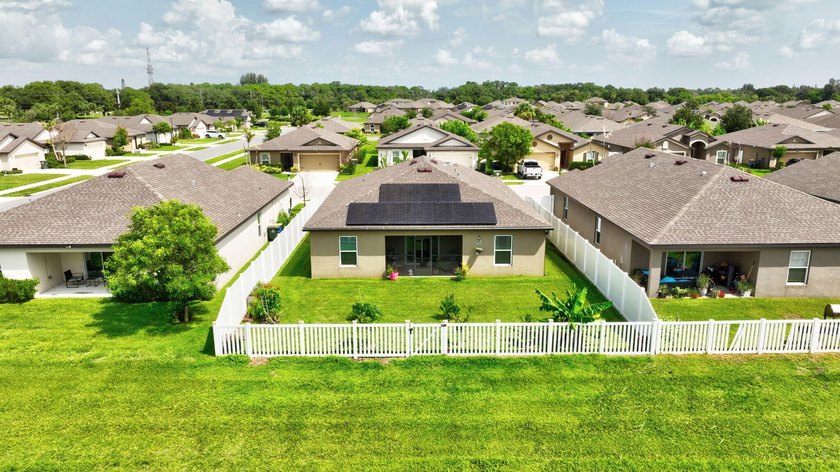 Welcome to comfort, style, and an energy efficient home! This - photo 48
