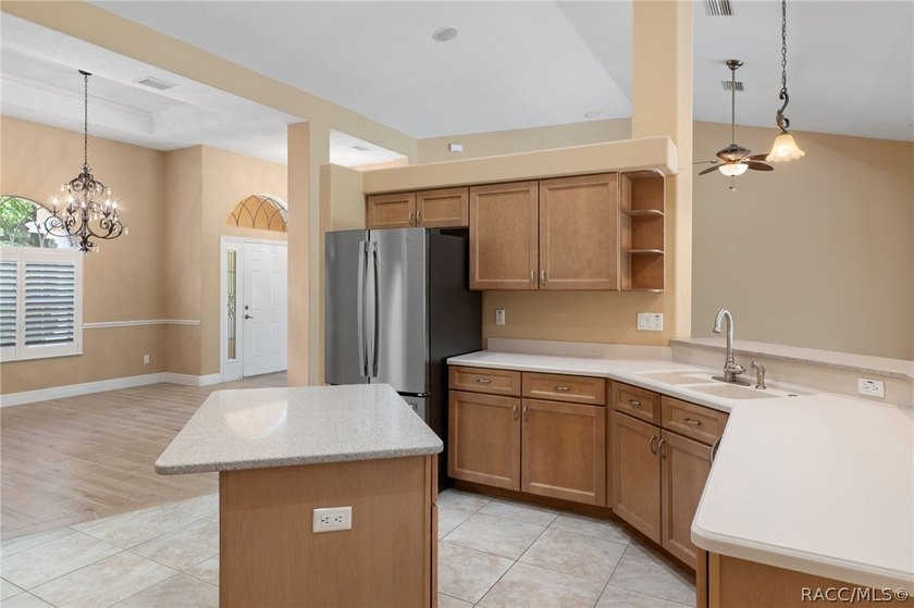 Welcome home to this beautifully maintained 2,299 sq. ft - photo 15
