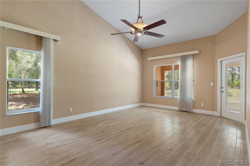 Welcome home to this beautifully maintained 2,299 sq. ft - photo 20