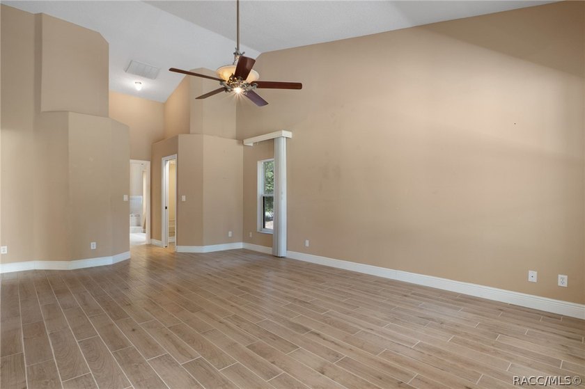 Welcome home to this beautifully maintained 2,299 sq. ft - photo 21
