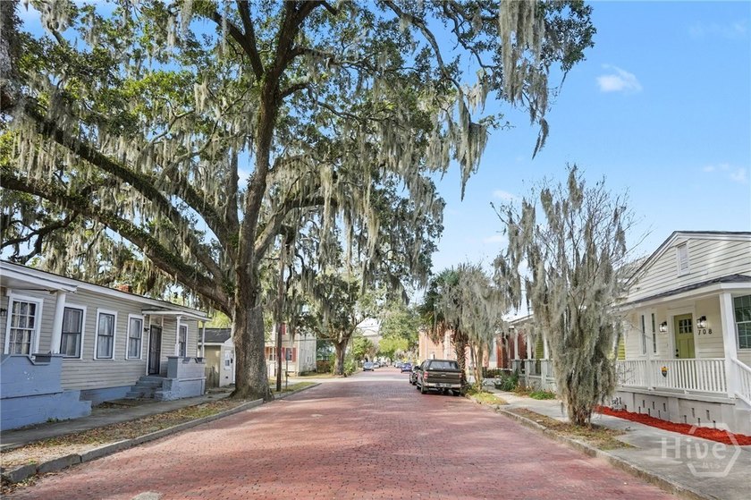 Located on a quiet cobblestone street just minutes from Starland - photo 3