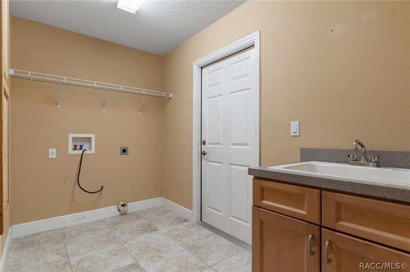 Welcome home to this beautifully maintained 2,299 sq. ft - photo 37