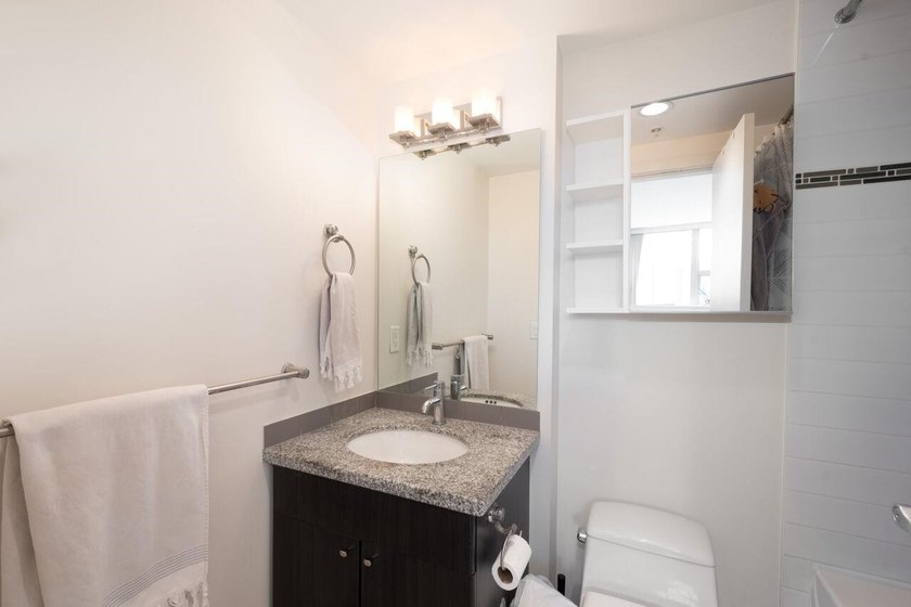 Welcome to InterUrban! This bright northwest corner home offers - photo 18