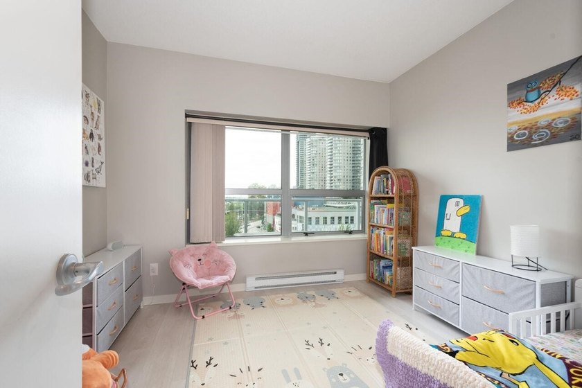 Welcome to InterUrban! This bright northwest corner home offers - photo 20