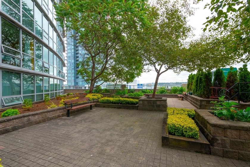 Welcome to InterUrban! This bright northwest corner home offers - photo 33