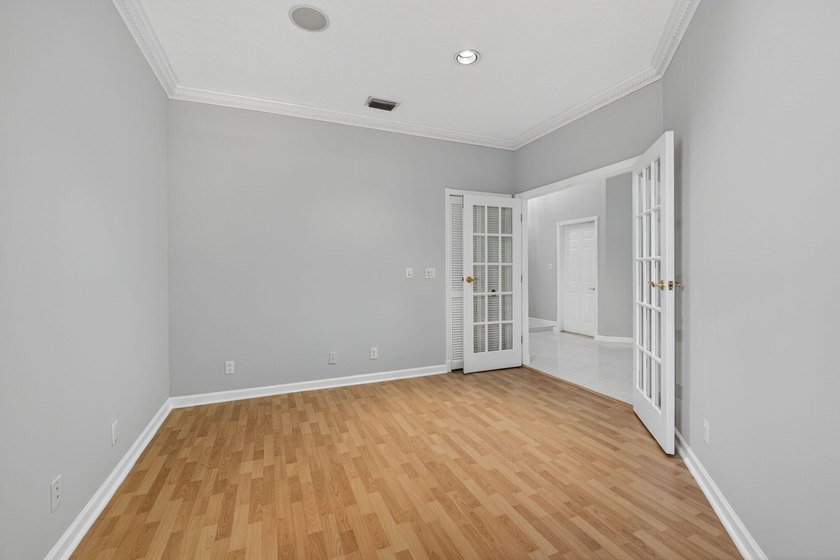 Welcome to this beautifully maintained three-bedroom, two-bath - photo 10