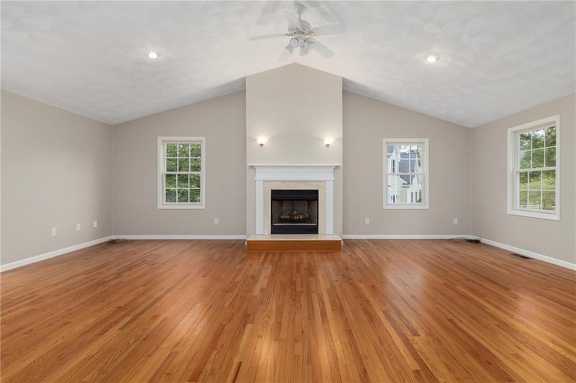 ***OPEN HOUSE CANCELLED*** OFFER ACCEPTED*** Nestled on a quiet - photo 11