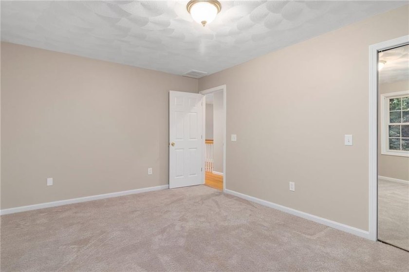***OPEN HOUSE CANCELLED*** OFFER ACCEPTED*** Nestled on a quiet - photo 15