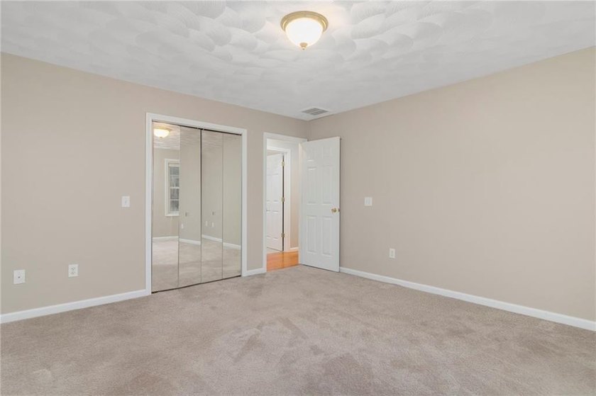 ***OPEN HOUSE CANCELLED*** OFFER ACCEPTED*** Nestled on a quiet - photo 20