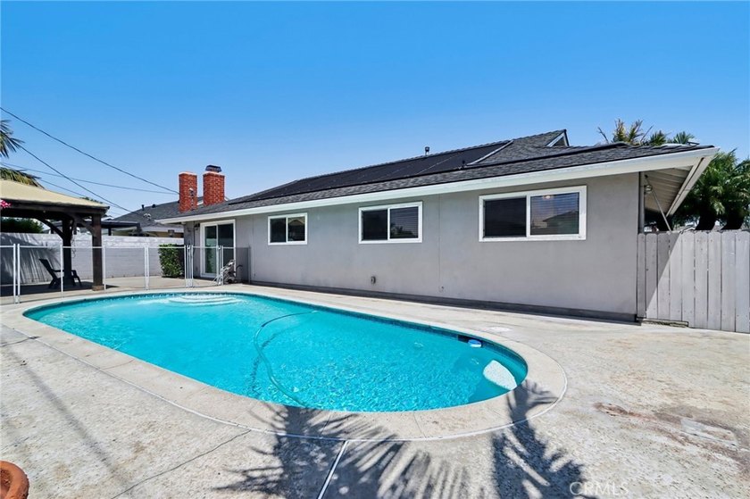 Beautiful one level home with large lot with great curb appeal! - photo 12