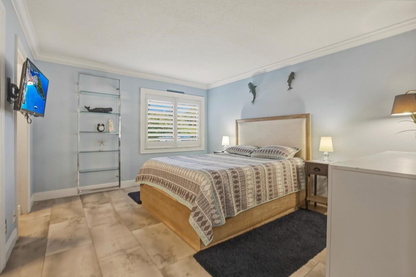 Make this beautifully updated and tastefully decorated 1-bedroom - photo 12