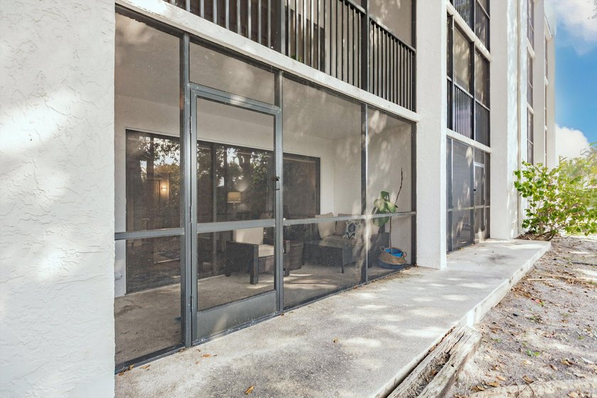 Make this beautifully updated and tastefully decorated 1-bedroom - photo 15
